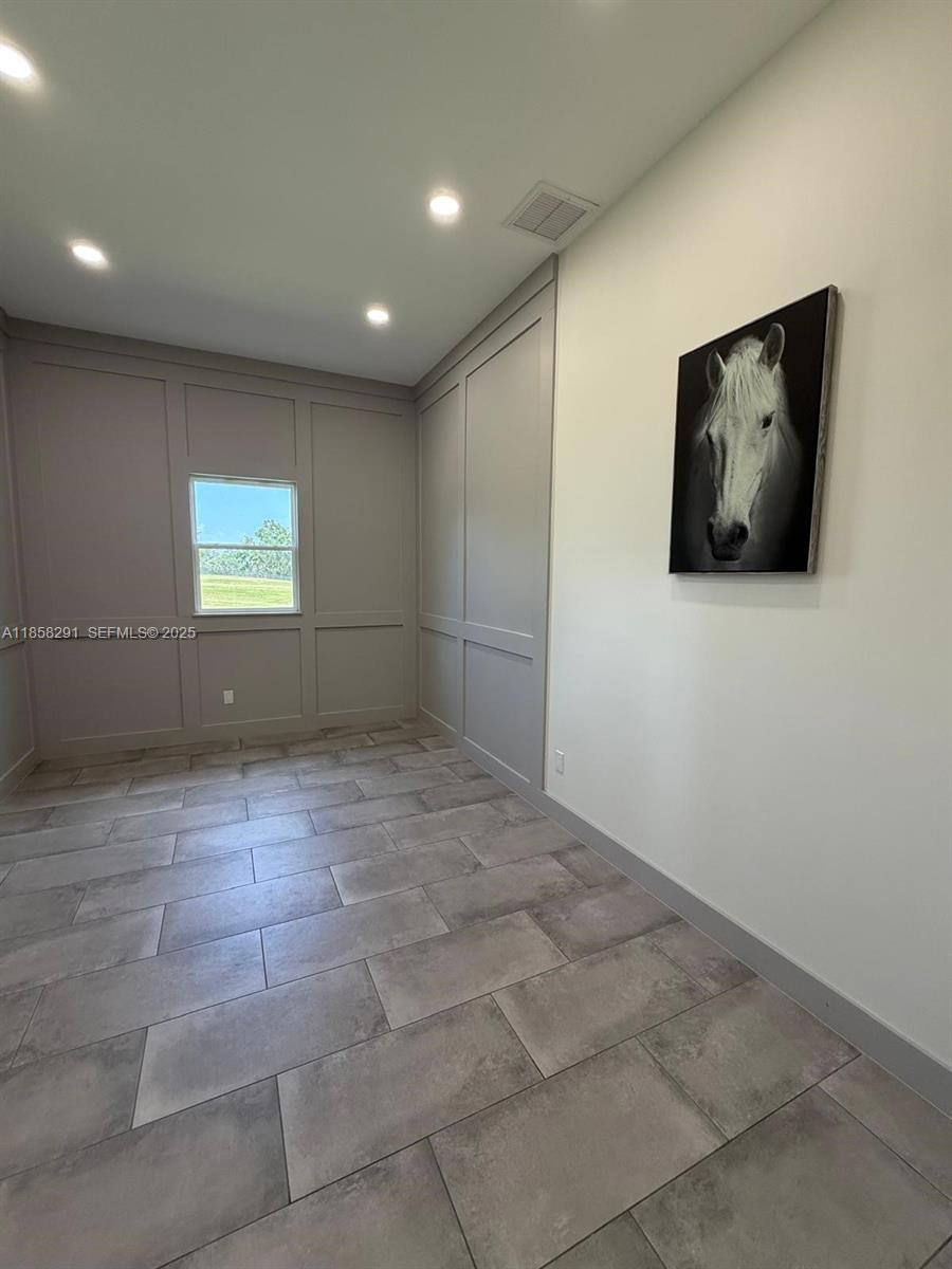 20925 Northwest 100th Avenue Road Micanopy, FL 32667 - Photo 15 of 19 a view of an empty room