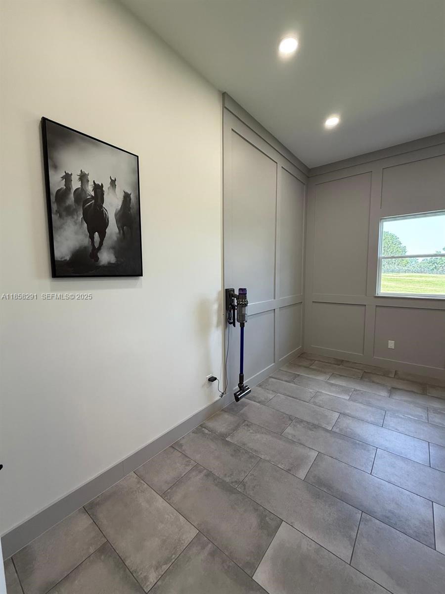 20925 Northwest 100th Avenue Road Micanopy, FL 32667 - Photo 16 of 19 a view of an empty room