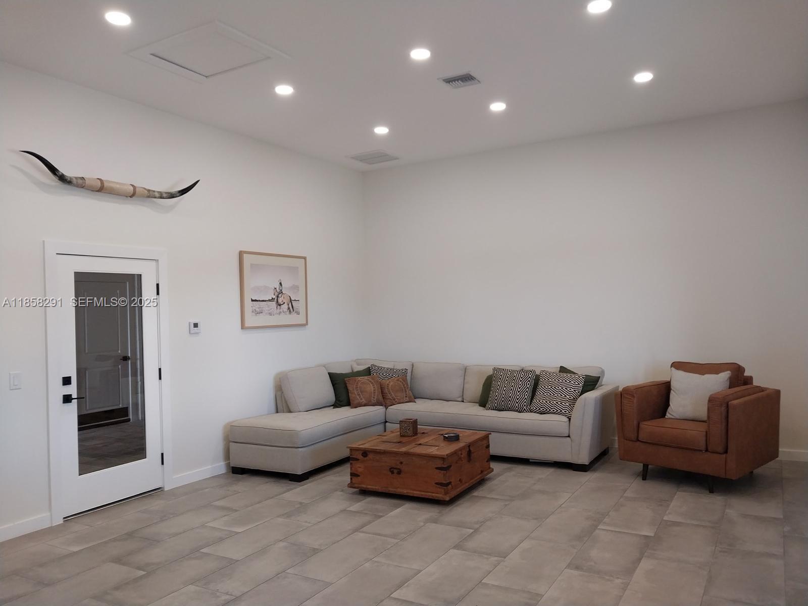 20925 Northwest 100th Avenue Road Micanopy, FL 32667 - Photo 6 of 19 a living room with furniture