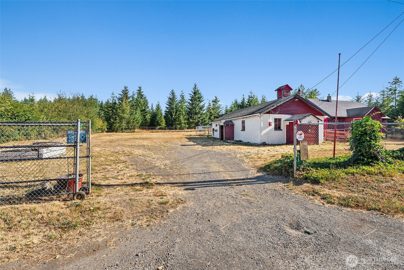 1335 Centralia Alpha Road Chehalis, WA 98532 - Photo 2 of 32 a house view with a garden