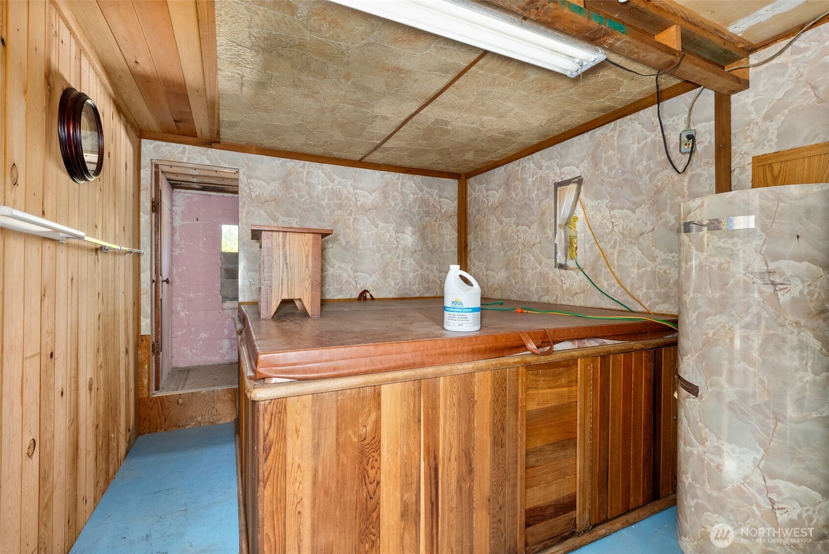 1335 Centralia Alpha Road Chehalis, WA 98532 - Photo 24 of 32 a room with an entryway