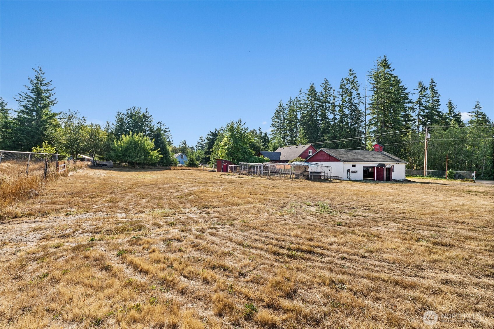 1335 Centralia Alpha Road Chehalis, WA 98532 - Photo 4 of 32 a car parked in front of a house and a yard