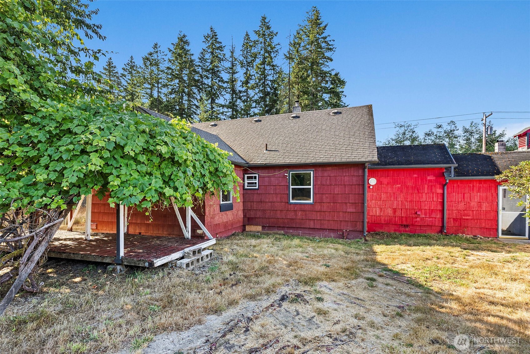 1335 Centralia Alpha Road Chehalis, WA 98532 - Photo 6 of 32 a view of a backyard with large tree and wooden fence