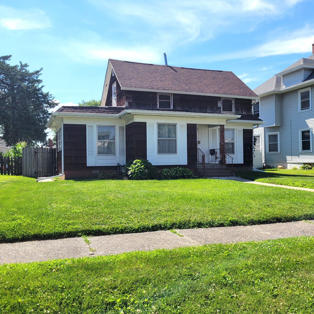 411 39th Street Moline, IL 61265 - Photo 2 of 34