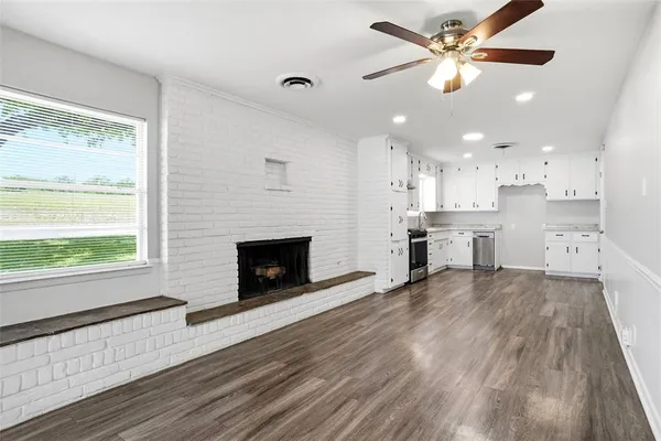 $1,895 | 101 Glenhaven Drive, Azle, TX 76020