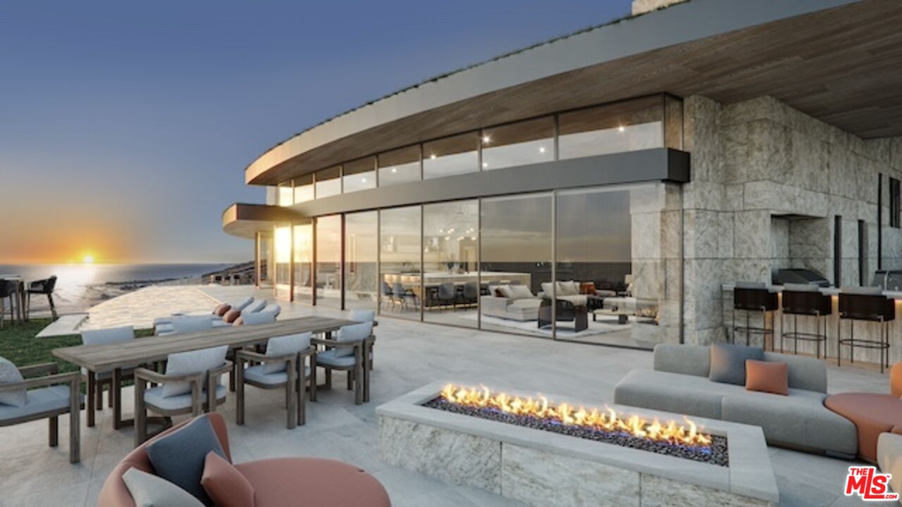 5024 Carbon Beach Terrace Malibu, CA 90265 - Photo 8 of 35 a living room filled with furniture