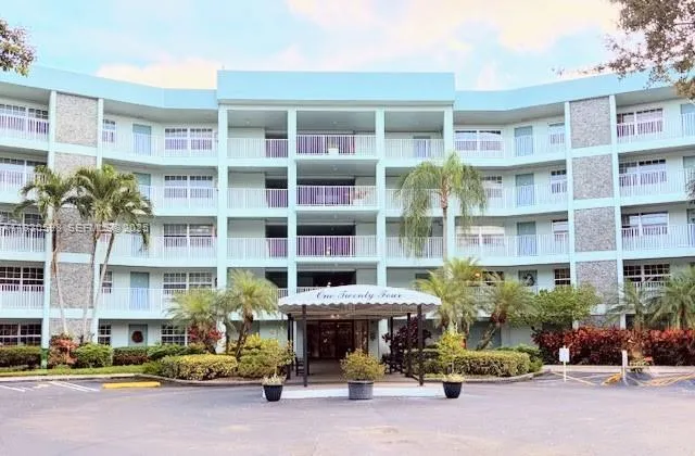 $3,200 | 806 Cypress Grove Lane, Unit 512, Pompano Beach, FL 33069