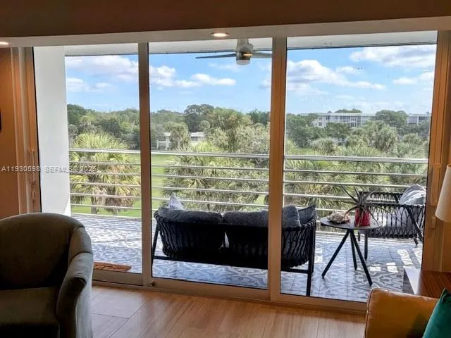 $3,200 | 806 Cypress Grove Lane, Unit 512, Pompano Beach, FL 33069