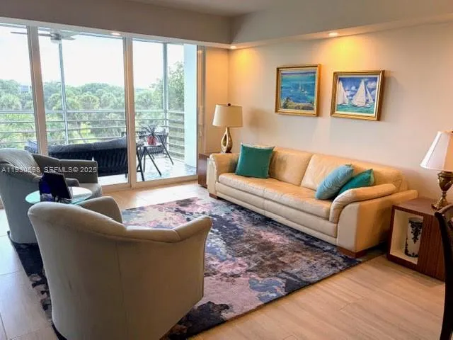 $3,200 | 806 Cypress Grove Lane, Unit 512, Pompano Beach, FL 33069