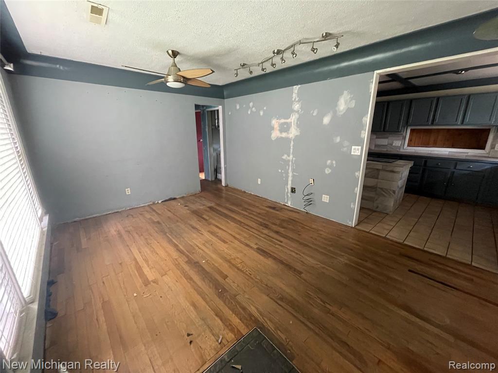 2811 Wisconsin Road Troy, MI 48083 - Photo 5 of 22