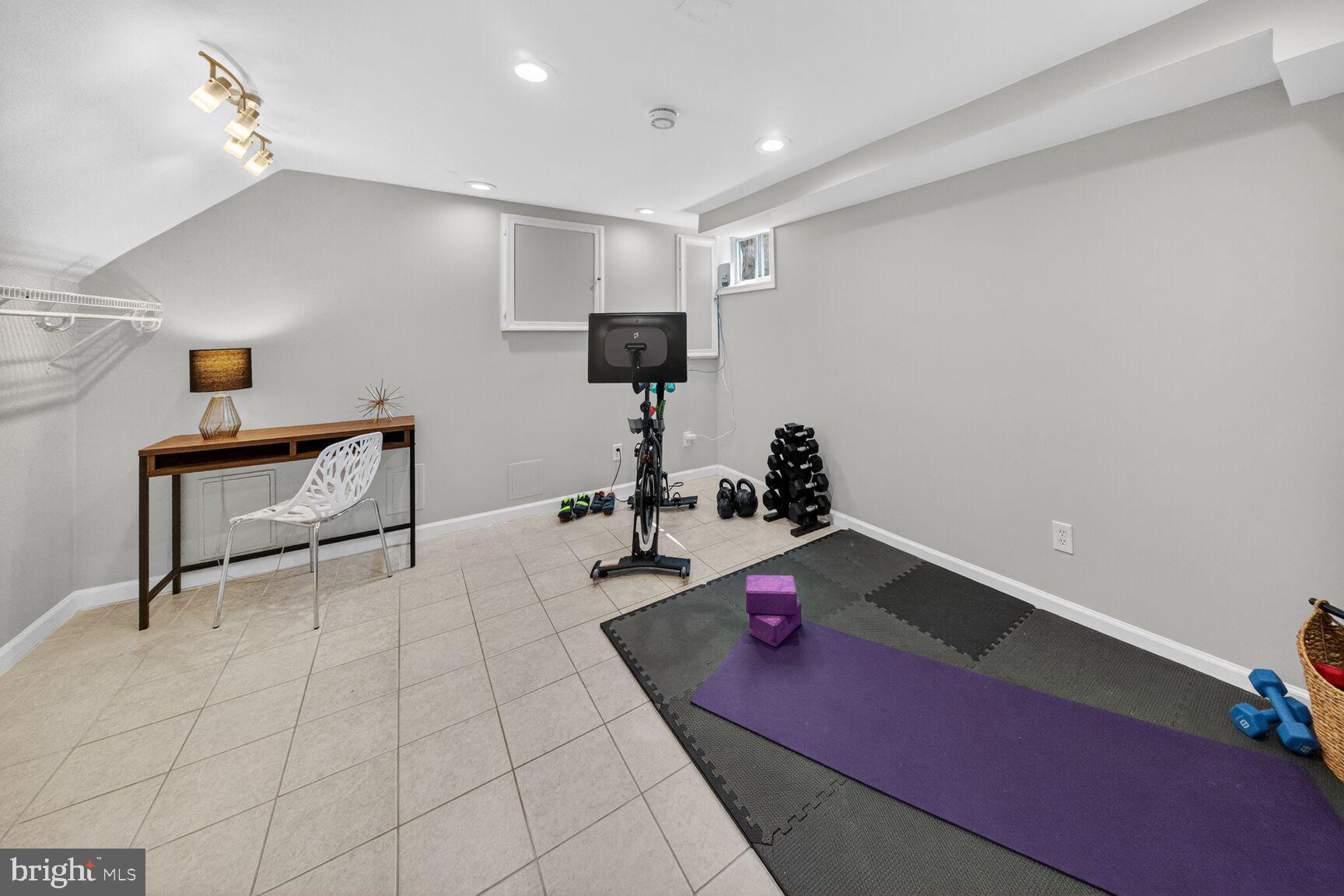 7007 Lemay Road Rockville, MD 20851 - Photo 29 of 37 a very nice looking room with a couch