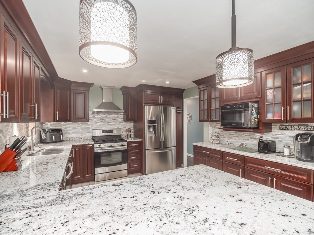 152 Maple Street Methuen, MA 01844 - Photo 8 of 41 Gallery Image 8