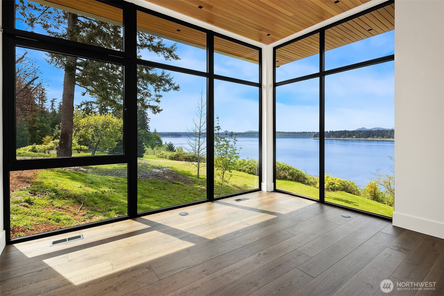 15137 Henderson Road Northeast Bainbridge Island, WA 98110 - Photo 27 of 36