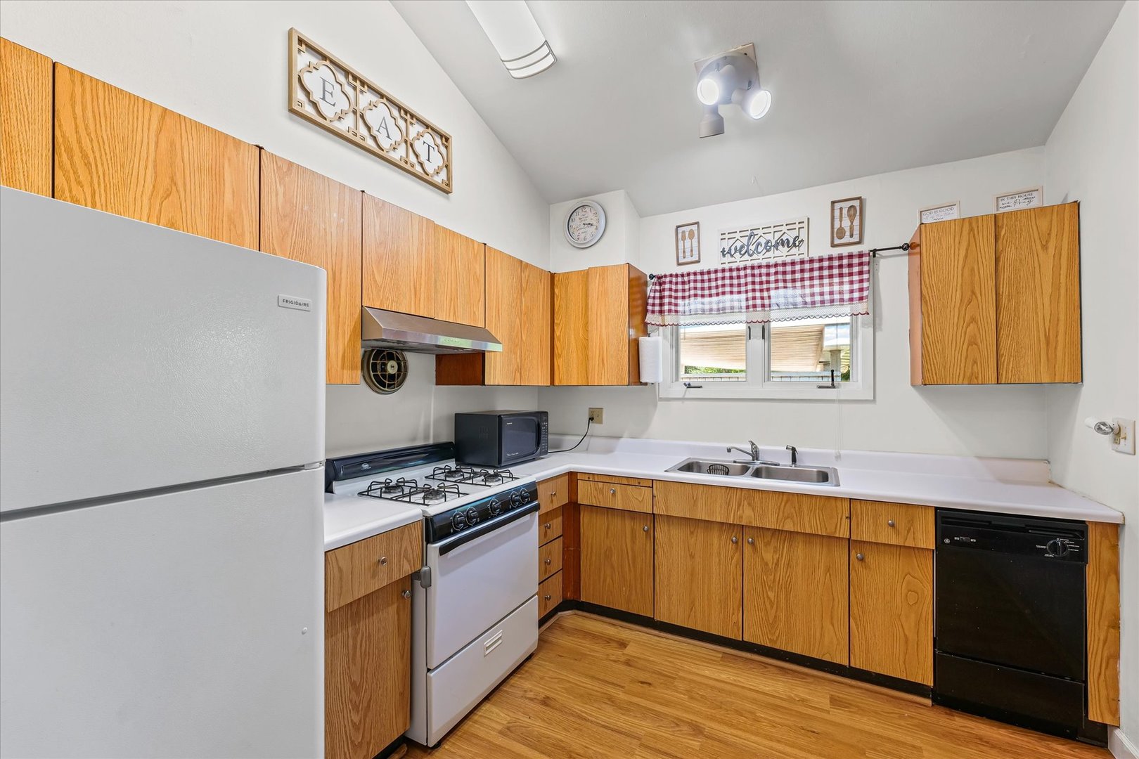 1610 Golfview Circle Rantoul, IL 61866 - Photo 11 of 31