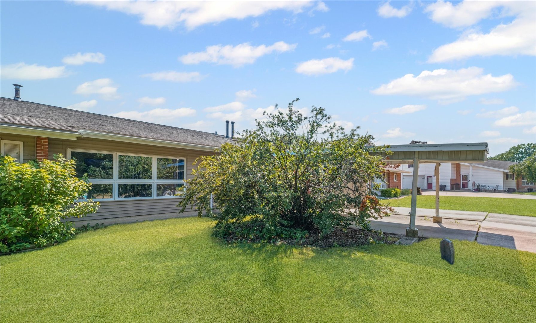 1610 Golfview Circle Rantoul, IL 61866 - Photo 2 of 31