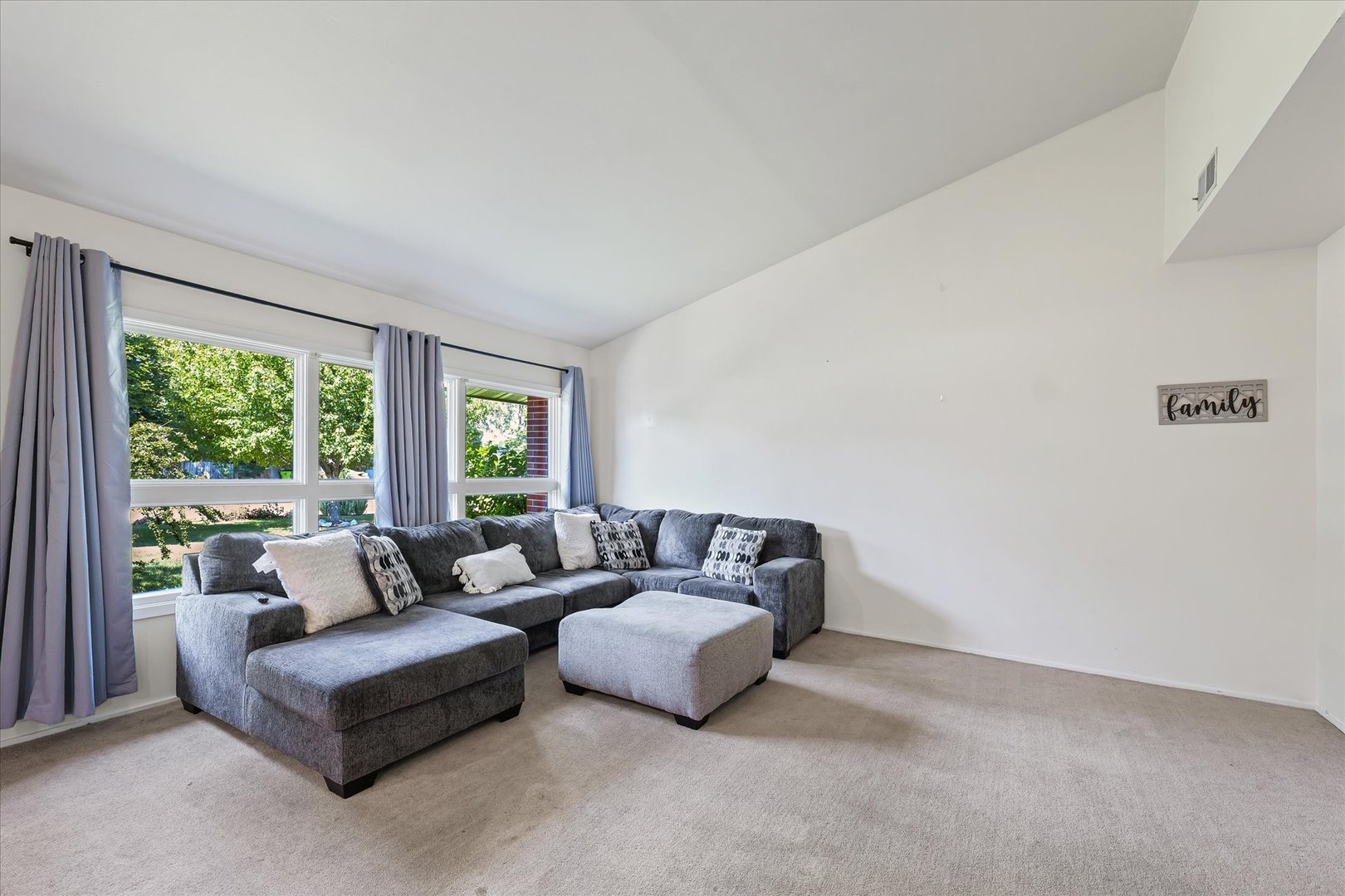 1610 Golfview Circle Rantoul, IL 61866 - Photo 5 of 31