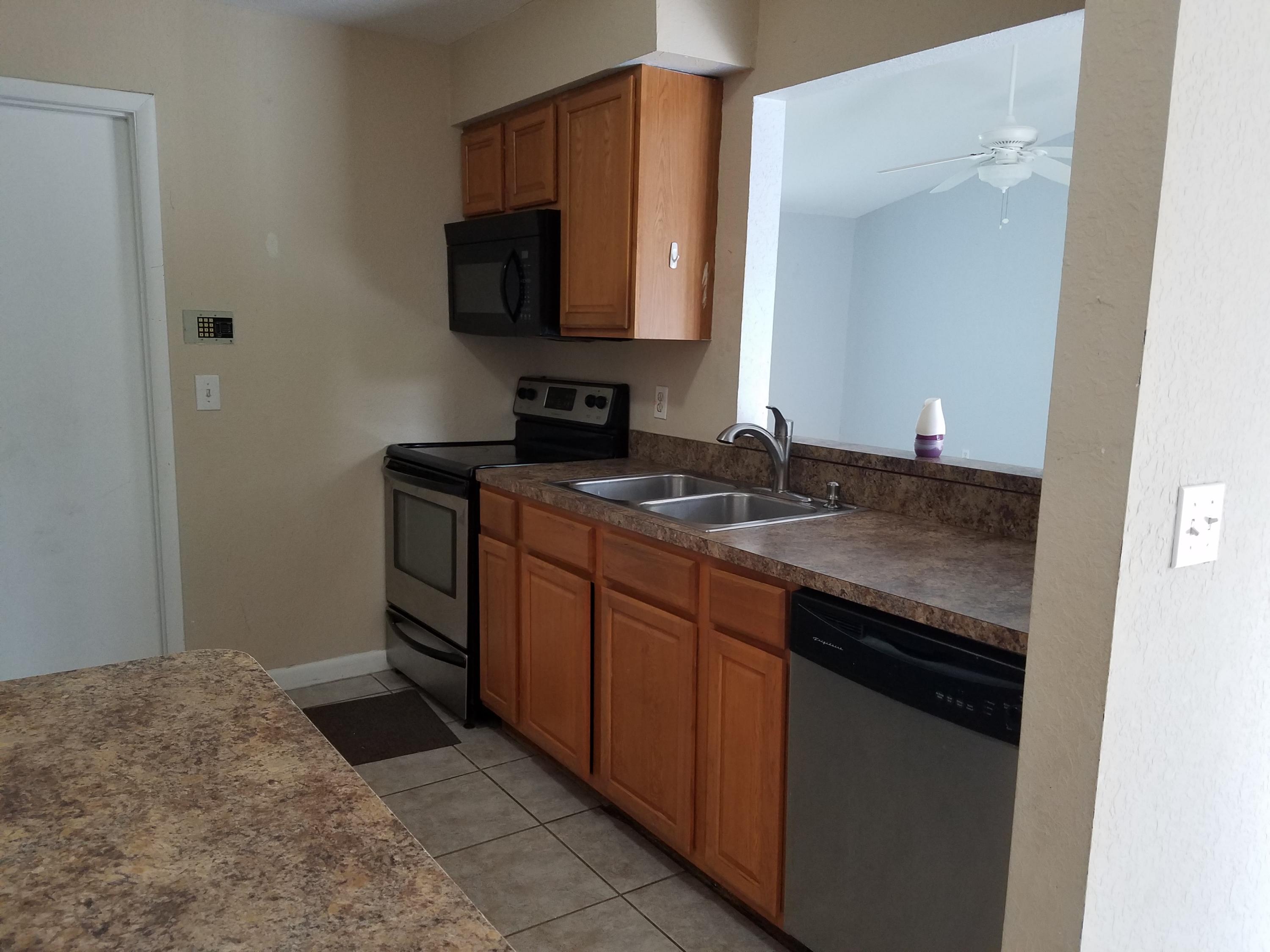 934 Southwest Longfellow Road Port St. Lucie, FL 34953 - Photo 9 of 26 kitchen