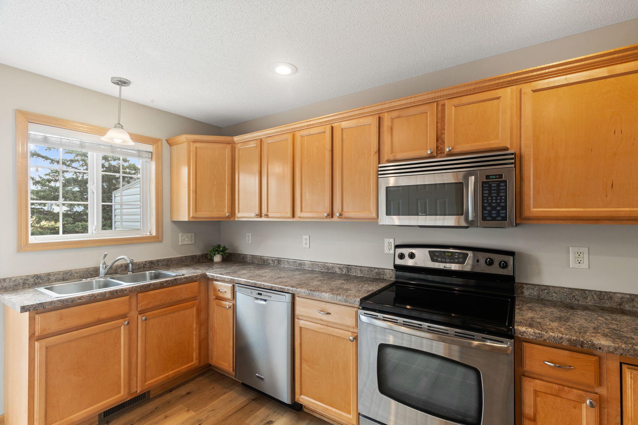 74 Stratford Way Hudson, WI 54016 - Photo 8 of 24