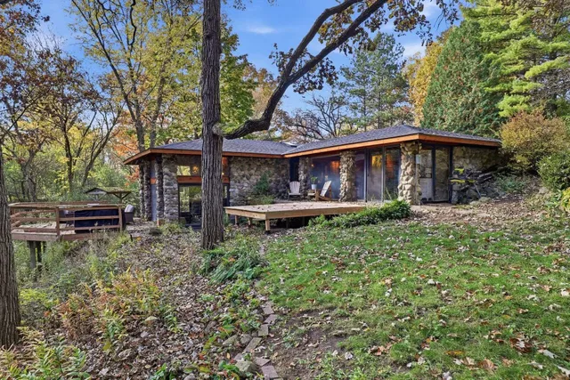 $639,900 | 436 Thomas, Wales, WI 53183