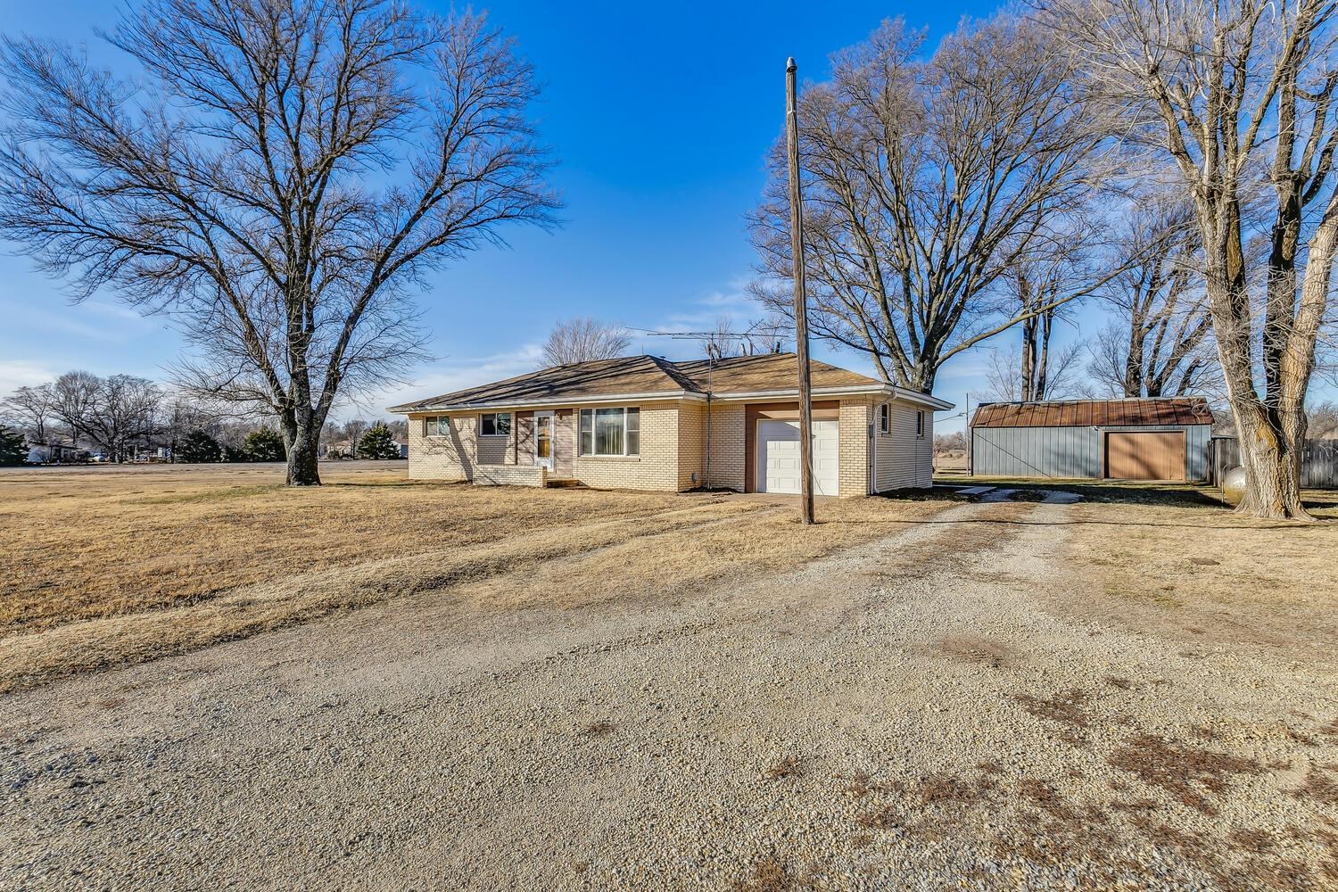 1327 North Oliver Road Mulvane, KS 67110 - Photo 2 of 24