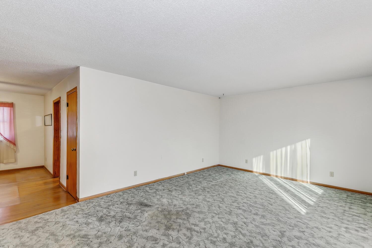 1327 North Oliver Road Mulvane, KS 67110 - Photo 3 of 24