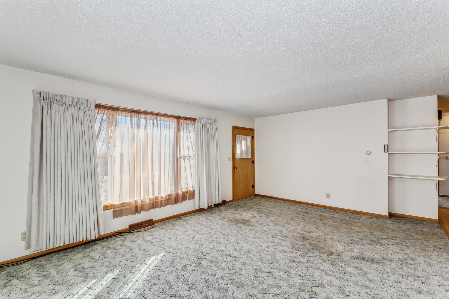 1327 North Oliver Road Mulvane, KS 67110 - Photo 4 of 24