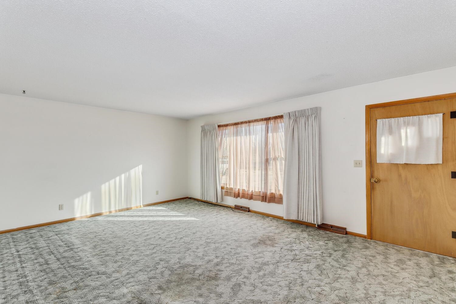 1327 North Oliver Road Mulvane, KS 67110 - Photo 5 of 24