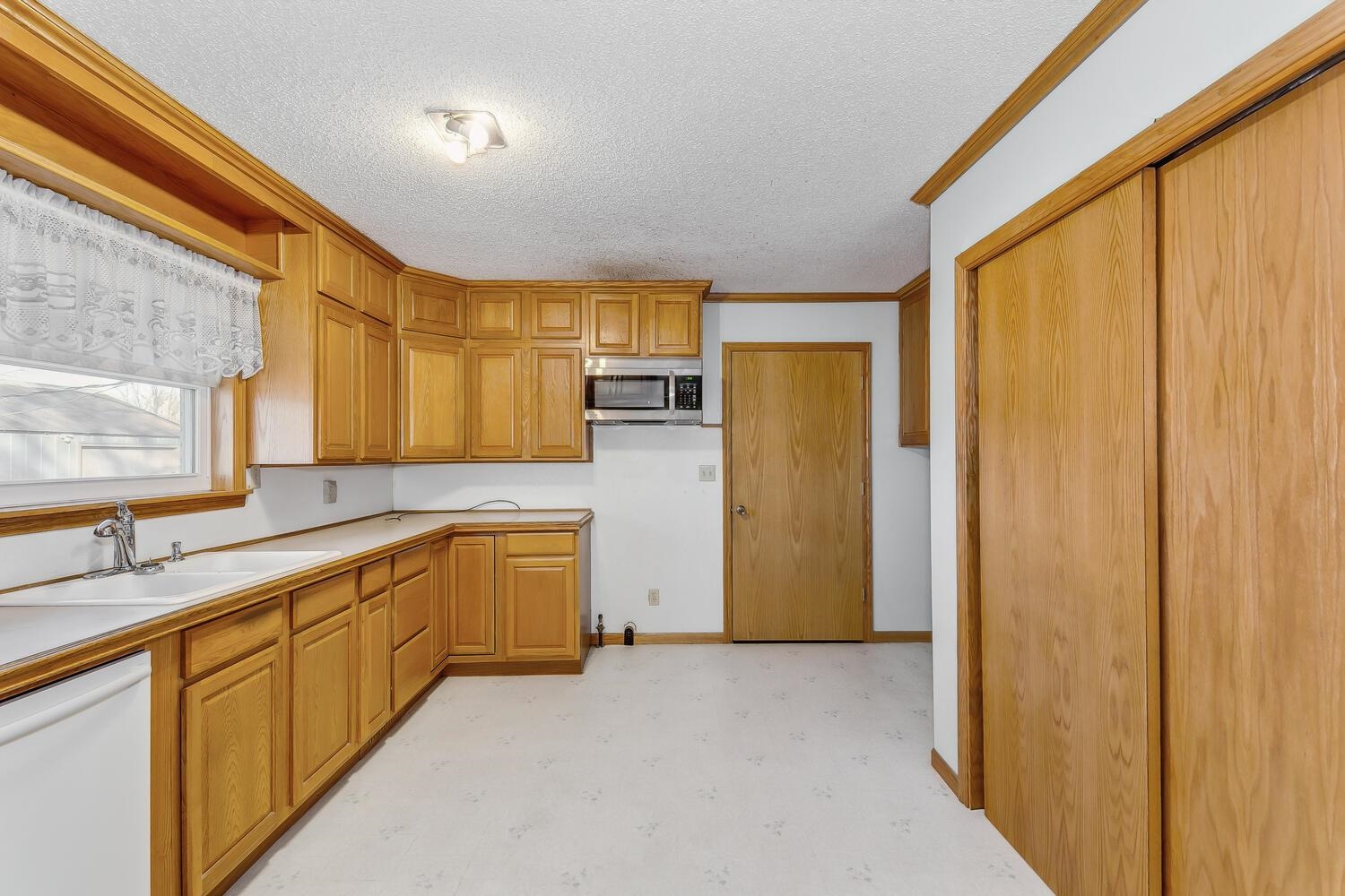 1327 North Oliver Road Mulvane, KS 67110 - Photo 7 of 24