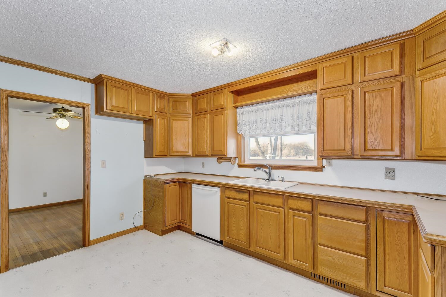 1327 North Oliver Road Mulvane, KS 67110 - Photo 10 of 24