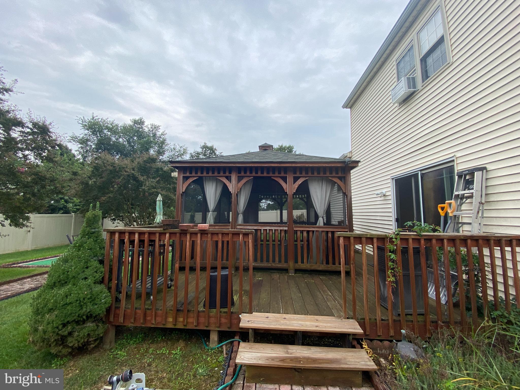 59 Valley Forge Road New Castle, DE 19720 - Photo 24 of 27 Deck and gazebo