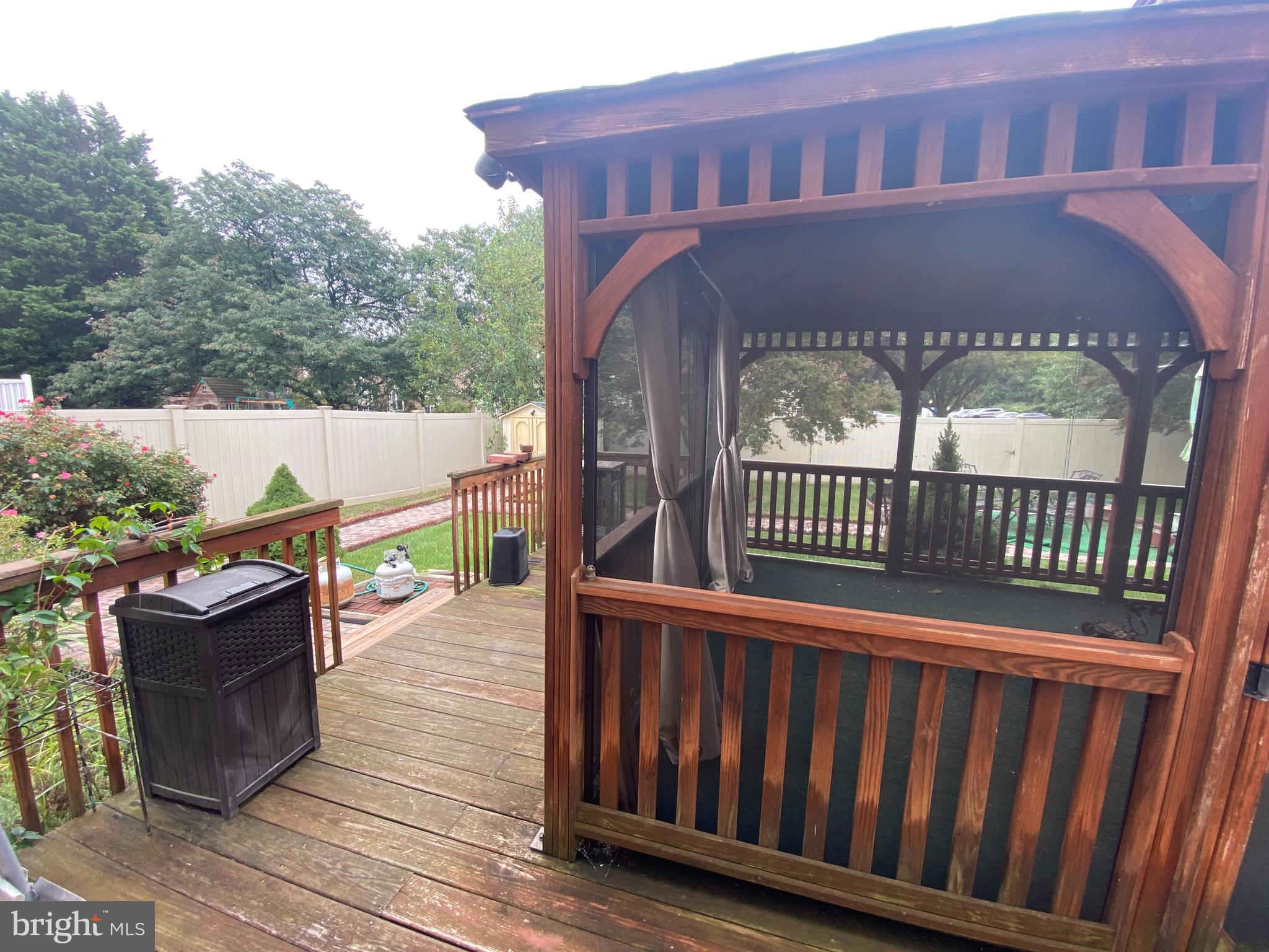 59 Valley Forge Road New Castle, DE 19720 - Photo 25 of 27 Deck and gazebo