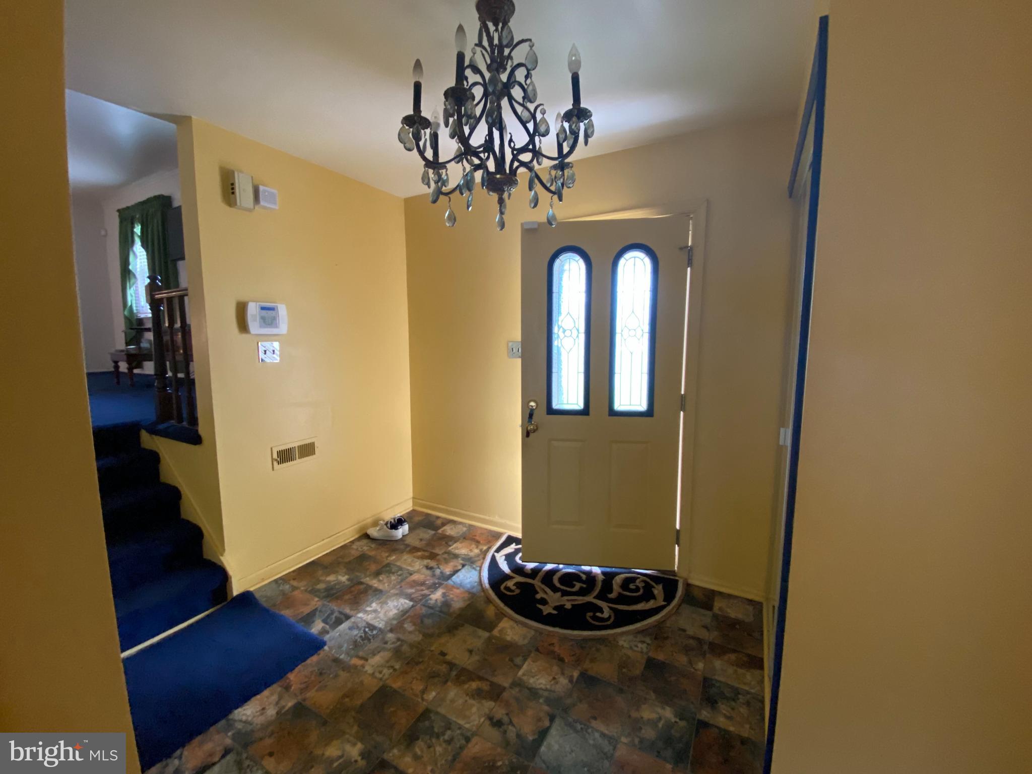 59 Valley Forge Road New Castle, DE 19720 - Photo 6 of 27 Foyer
