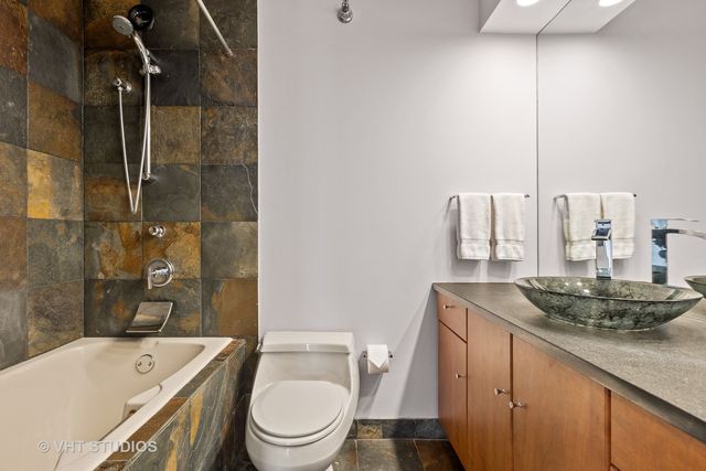 $340,000 | 70 West Huron Street, Unit 2502, Chicago, IL 60654