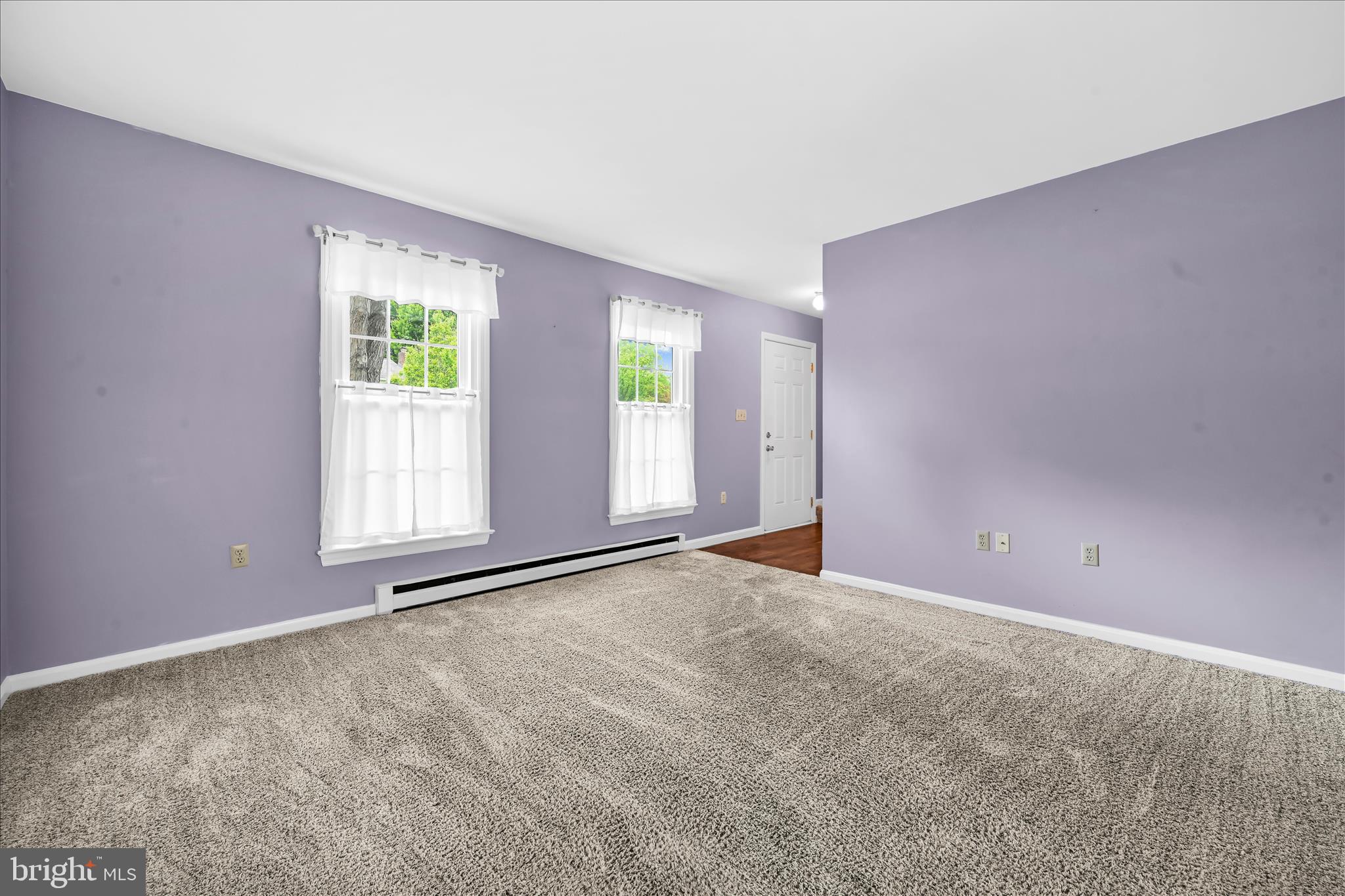 433 Springfield Court Lititz, PA 17543 - Photo 7 of 36 Living Area