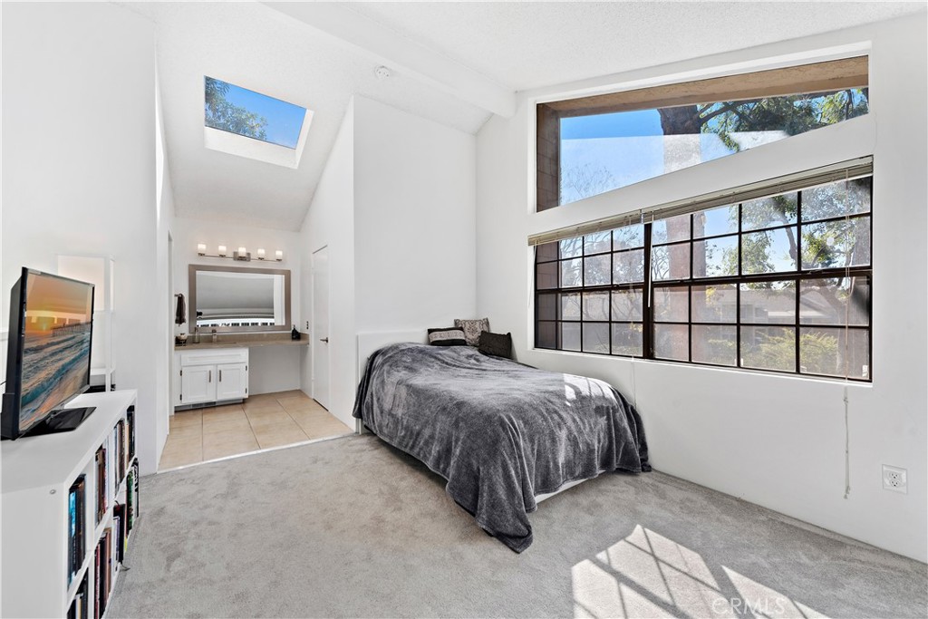 165 Pineview Irvine, CA 92620 - Photo 11 of 37