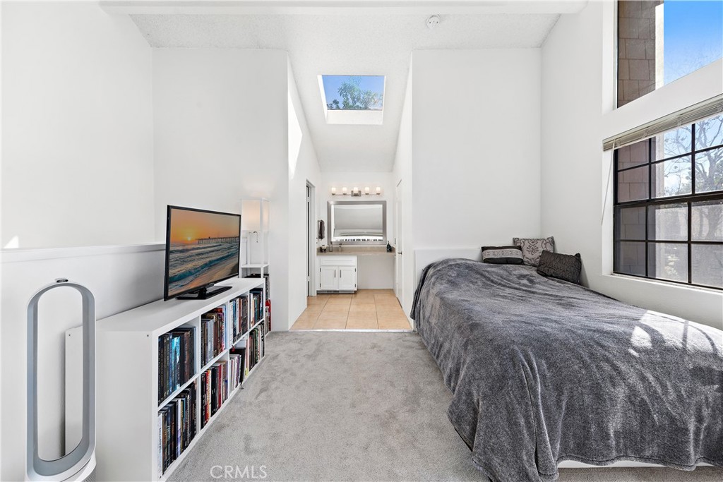 165 Pineview Irvine, CA 92620 - Photo 12 of 37