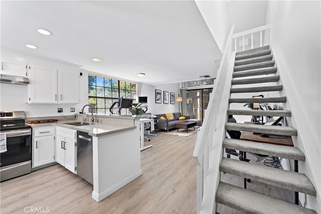 165 Pineview Irvine, CA 92620 - Photo 8 of 37