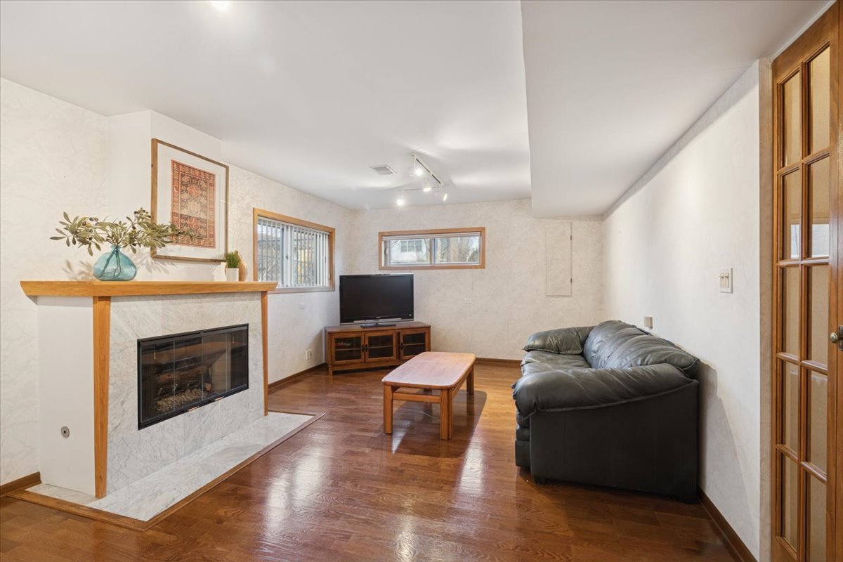 1814 Illinois Road Northbrook, IL 60062 - Photo 17 of 36 a living room with furniture and a fireplace