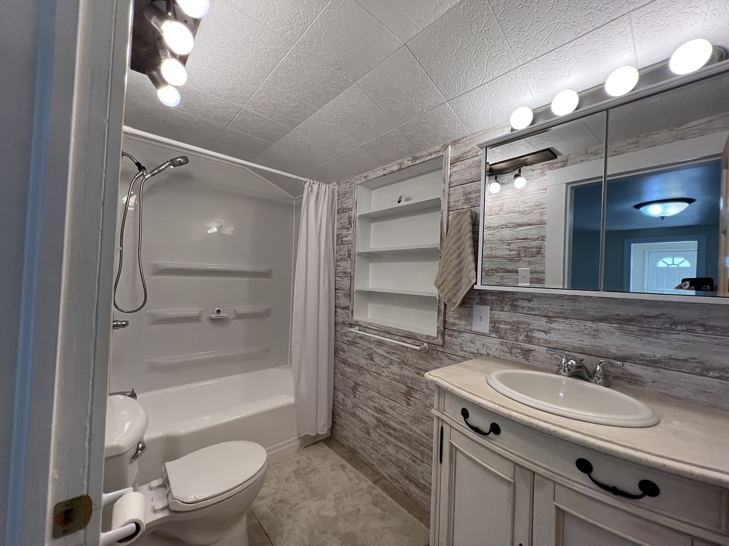 107 West Weldon Street Roberts, IL 60962 - Photo 10 of 21 a bathroom with a sink toilet double vanity and shower