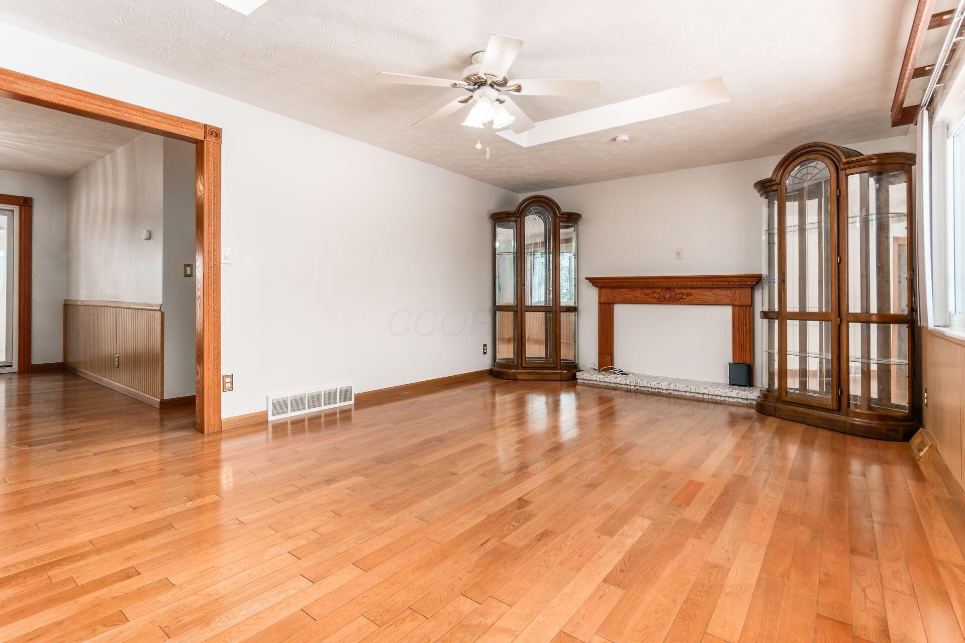 4353 Alkire Road Grove City, OH 43123 - Photo 3 of 32 3