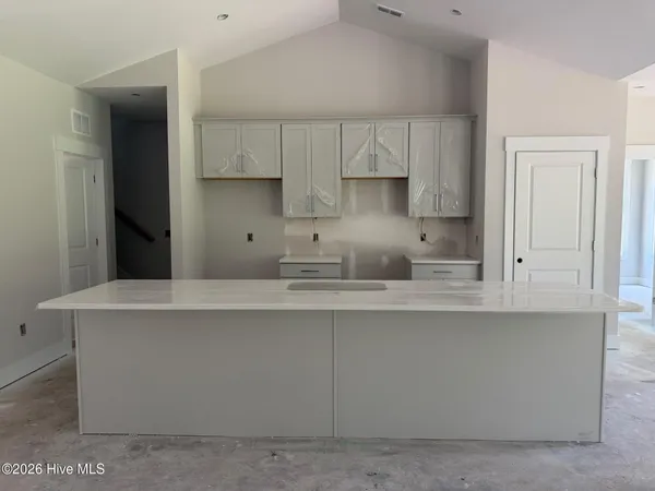 $647,530 | 122 Live Oak Circle, Lake Waccamaw, NC 28450