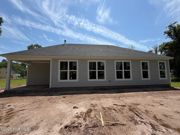 $647,530 | 122 Live Oak Circle, Lake Waccamaw, NC 28450