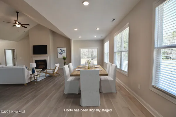 $647,530 | 122 Live Oak Circle, Lake Waccamaw, NC 28450