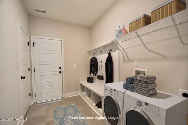 $647,530 | 122 Live Oak Circle, Lake Waccamaw, NC 28450