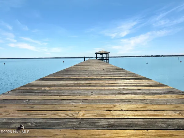 $647,530 | 122 Live Oak Circle, Lake Waccamaw, NC 28450