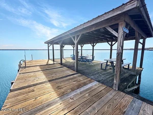 $647,530 | 122 Live Oak Circle, Lake Waccamaw, NC 28450