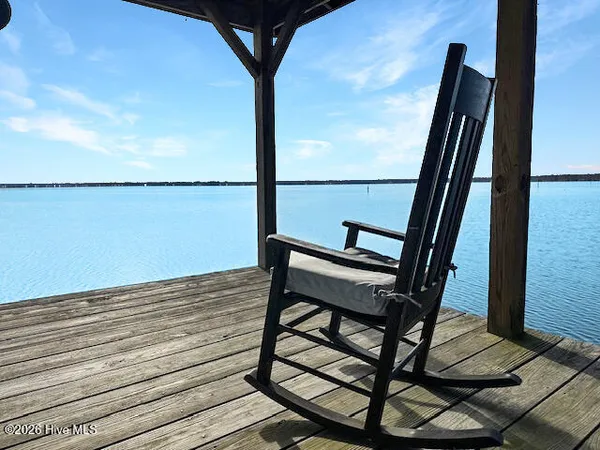 $647,530 | 122 Live Oak Circle, Lake Waccamaw, NC 28450