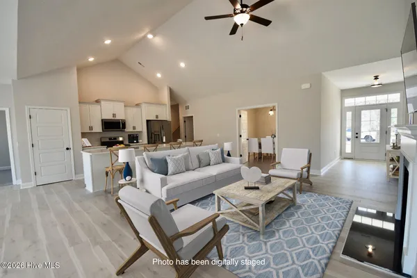 $647,530 | 122 Live Oak Circle, Lake Waccamaw, NC 28450