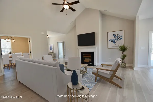 $647,530 | 122 Live Oak Circle, Lake Waccamaw, NC 28450