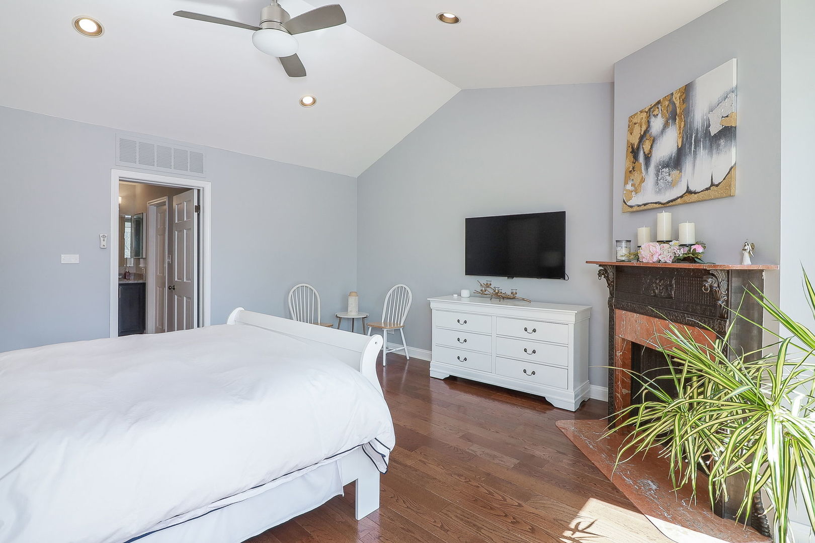 1346 North Sutton Place Chicago, IL 60610 - Photo 12 of 25 a room with furniture and flat screen tv